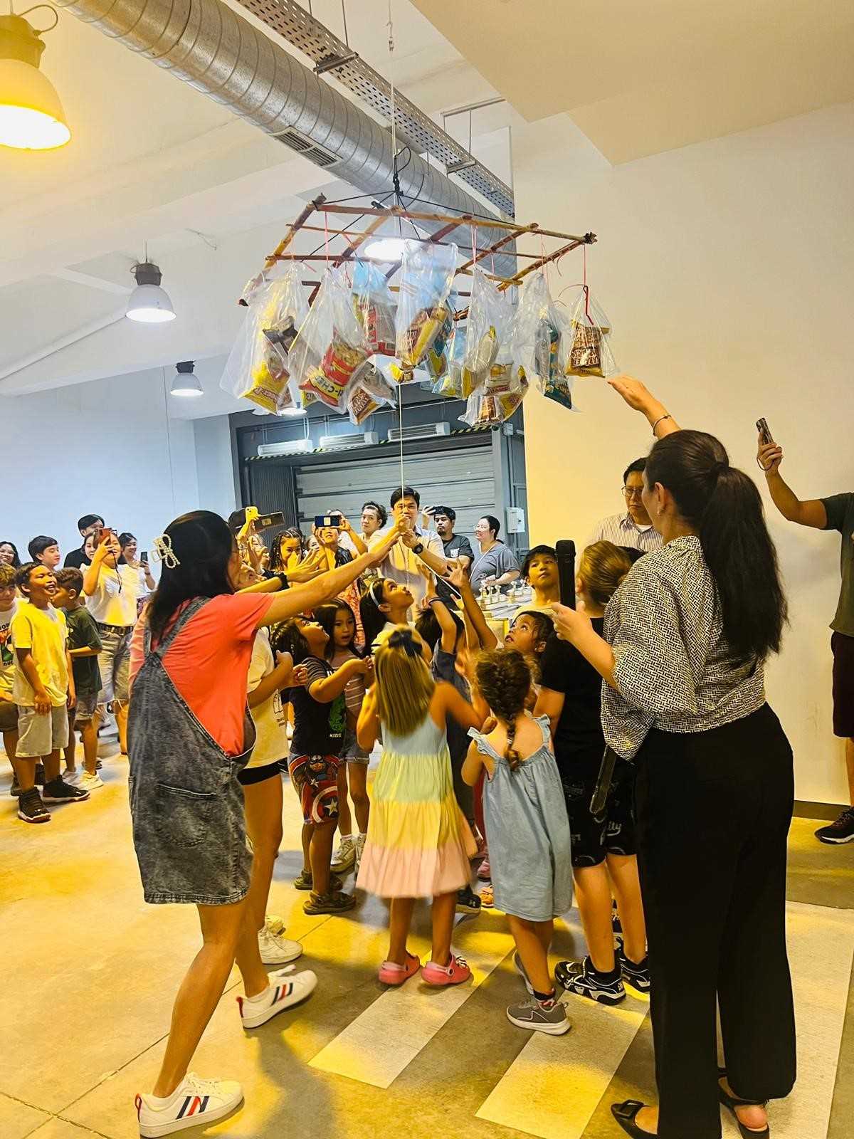 F Children eagerly participated in the pabitin